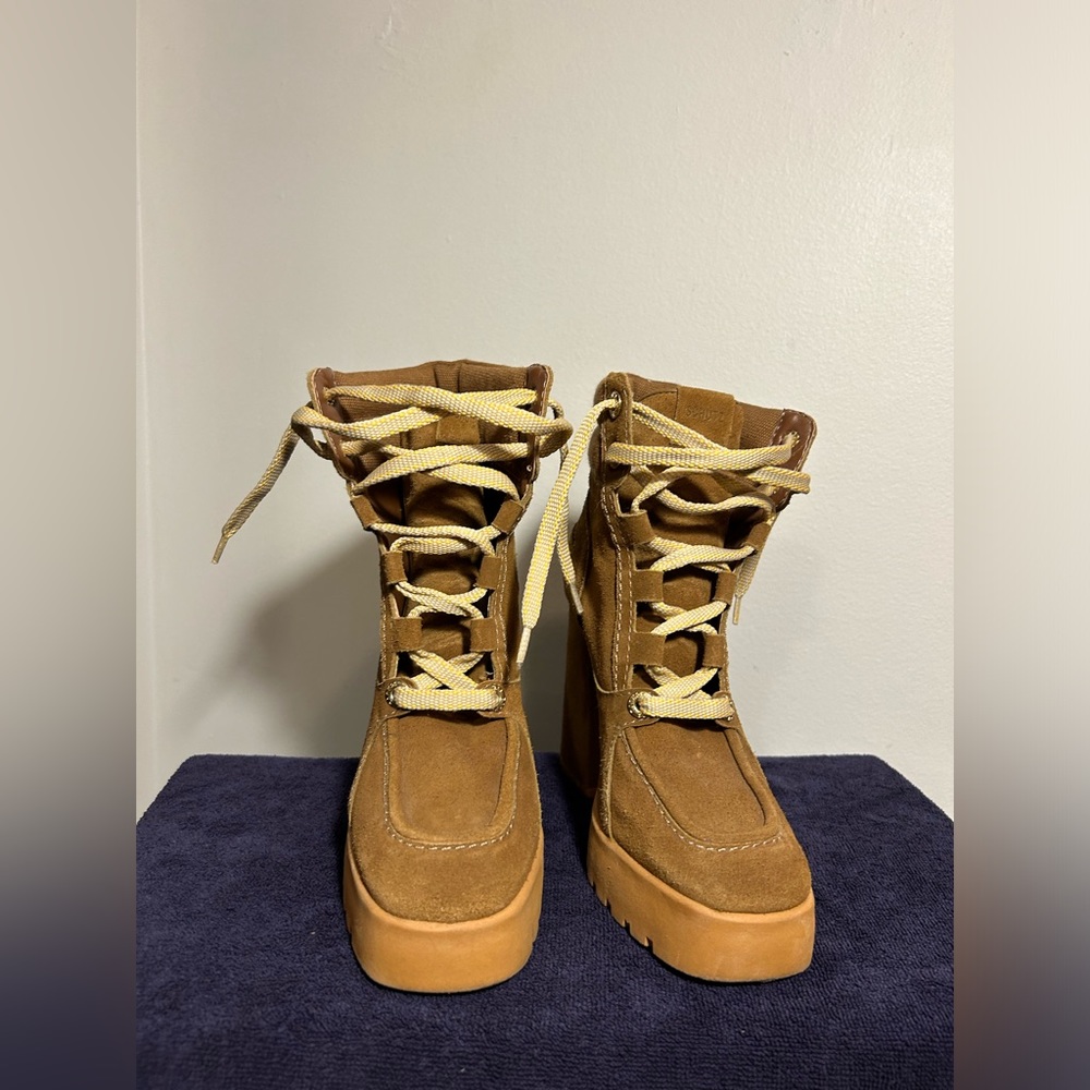 Schultz square toe boot. Size 6. Worn once.